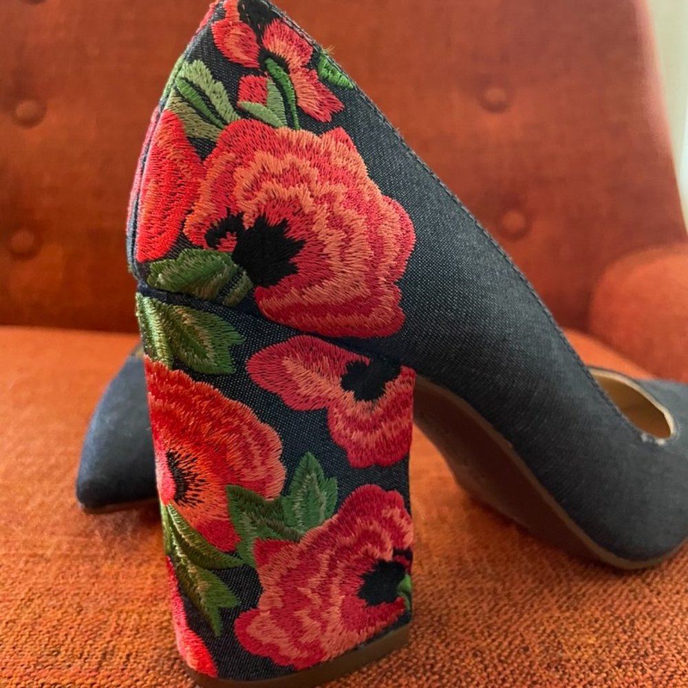 Jessica Simpson Embroidered Denim Pumps "Lannah" - Size 7 - Picture 8 of 9